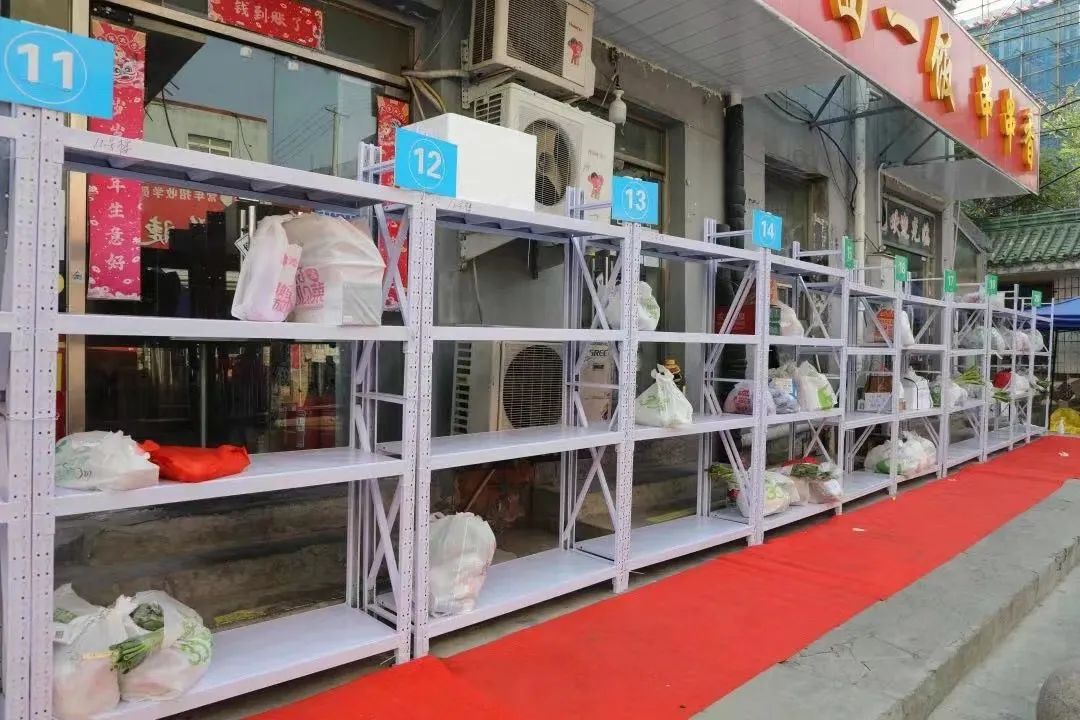 百岁老人带头接种疫苗、“大白”高温坚守岗位……夏日亦城抗疫图景4.jpg
