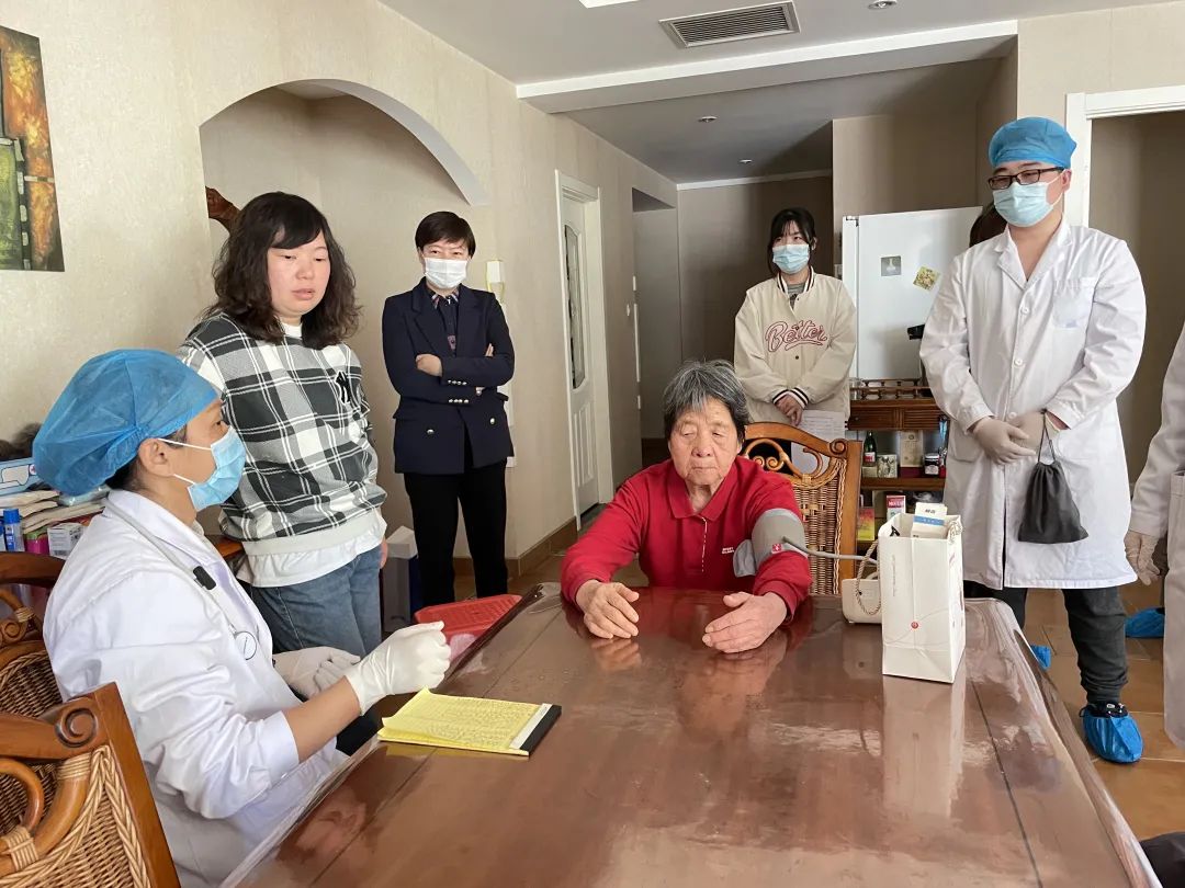 心放得妥妥的!北京经开区提供老年人一对一接种服务2.jpg 心放得妥妥的!北京经开区提供老年人一对一接种服务2.jpg