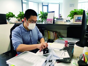 赵毅威 “赶来”支援的企业服务管家.jpg 赵毅威 “赶来”支援的企业服务管家.jpg