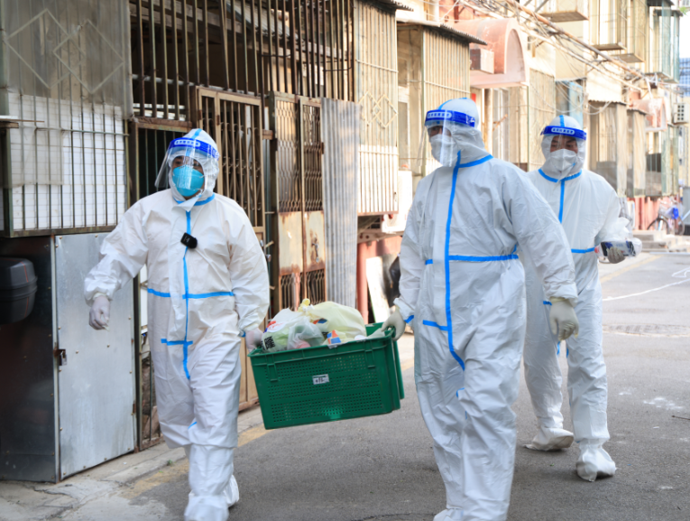 肩挂背扛!封管控小区打通物资运送“最后100米”3.png 肩挂背扛!封管控小区打通物资运送“最后100米”3.png