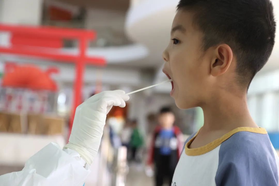 暖到了!北京经开区核酸检测现场的一幕幕2.jpg 暖到了!北京经开区核酸检测现场的一幕幕2.jpg