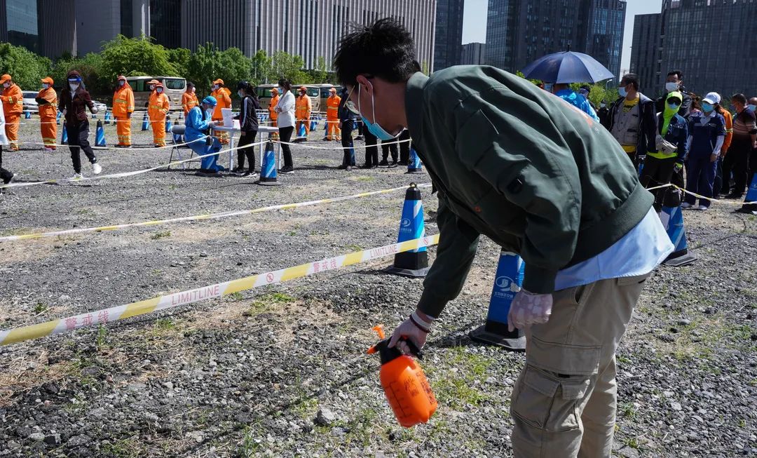 争分夺秒、温暖有序!多图直击北京经开区核酸检测现场7.jpg 争分夺秒、温暖有序!多图直击北京经开区核酸检测现场7.jpg