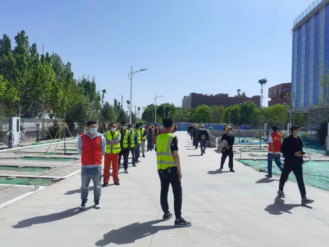 争分夺秒、温暖有序!多图直击北京经开区核酸检测现场9.jpg 争分夺秒、温暖有序!多图直击北京经开区核酸检测现场9.jpg