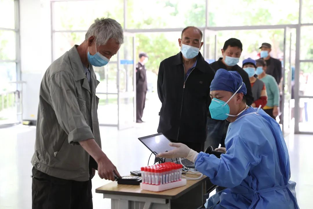 争分夺秒、温暖有序!多图直击北京经开区核酸检测现场19.jpg 争分夺秒、温暖有序!多图直击北京经开区核酸检测现场19.jpg