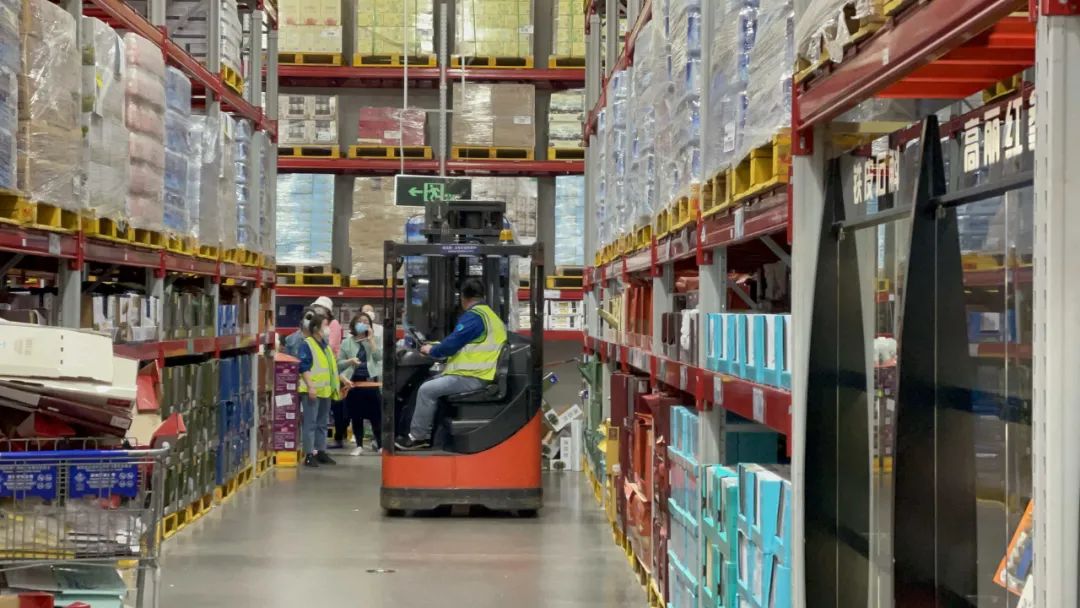 记者带您探访北京经开区超市仓库——可以放心了!.jpg 记者带您探访北京经开区超市仓库——可以放心了!.jpg