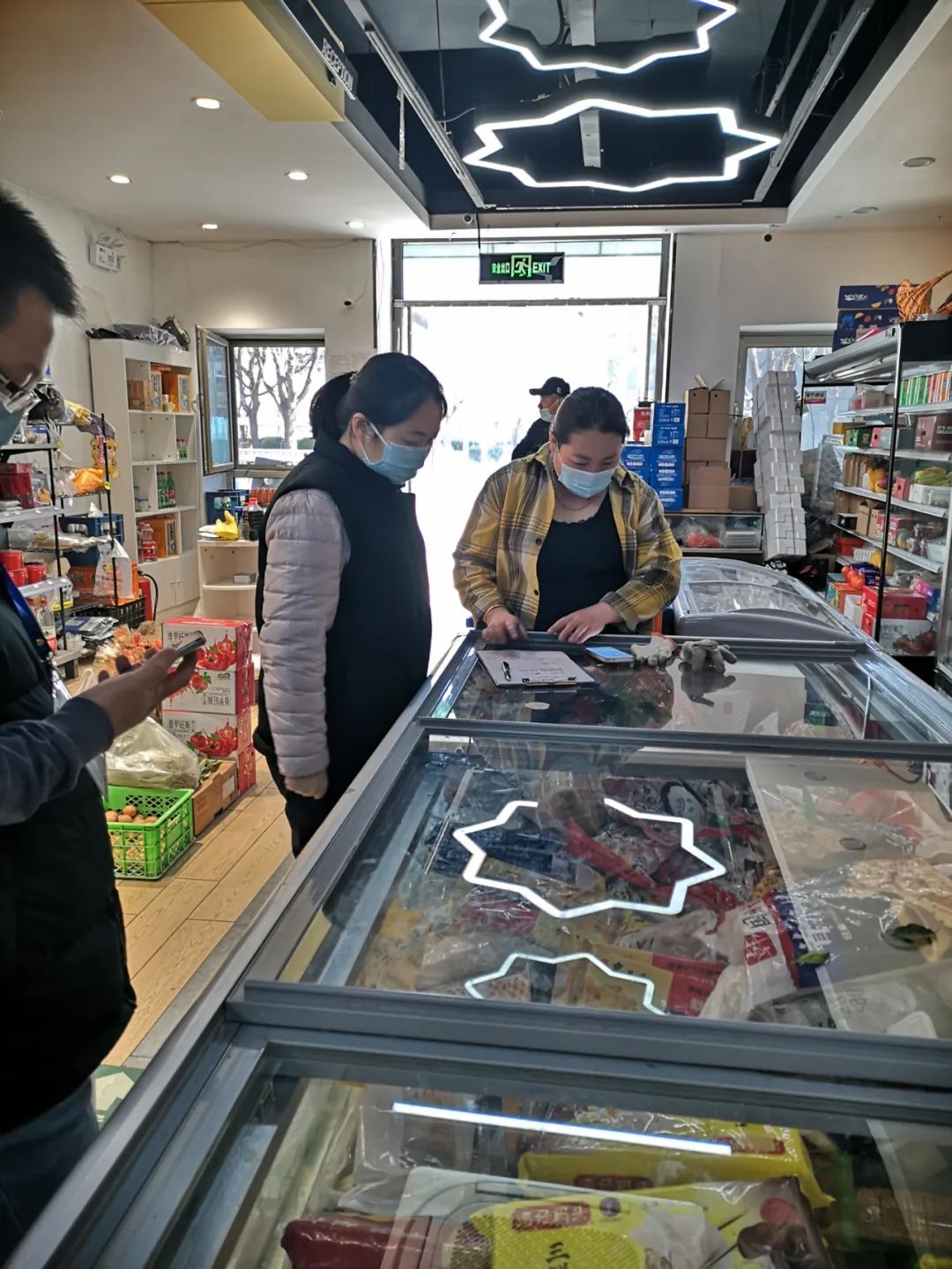 最暖的陪伴就是并肩作战！北京经开区社区防控直击2.jpg