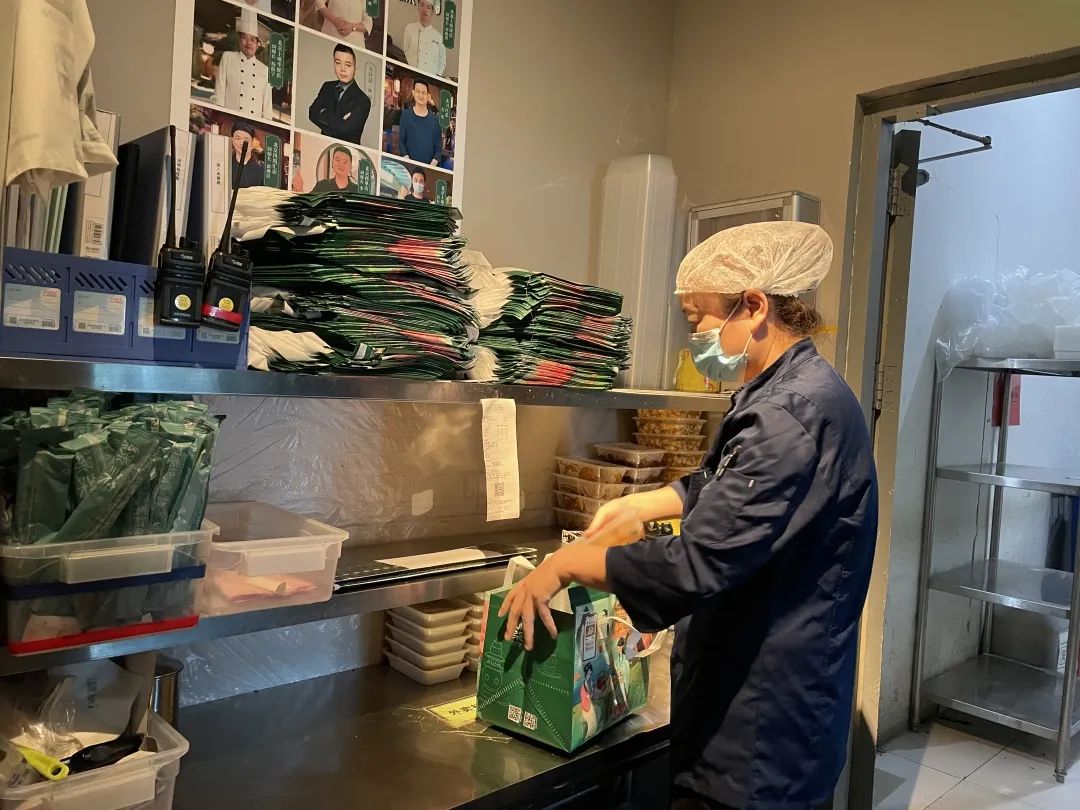 经开区堂食停了，优惠来了！外卖推出惠民套餐.jpg