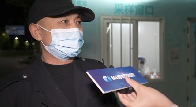 特写：前往24小时核酸检测点的亦城夜归人3.png