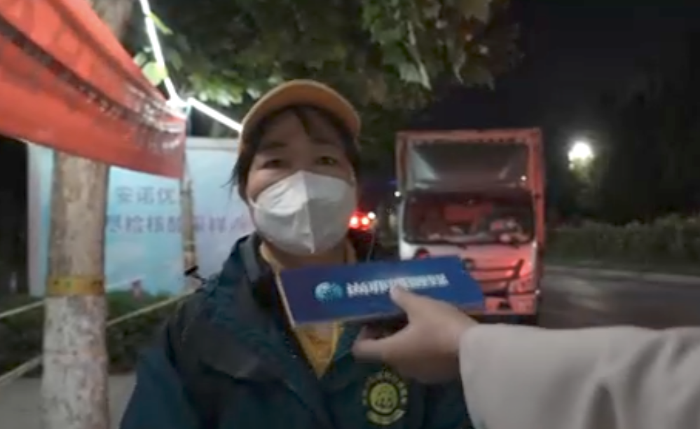 特写：前往24小时核酸检测点的亦城夜归人4.png