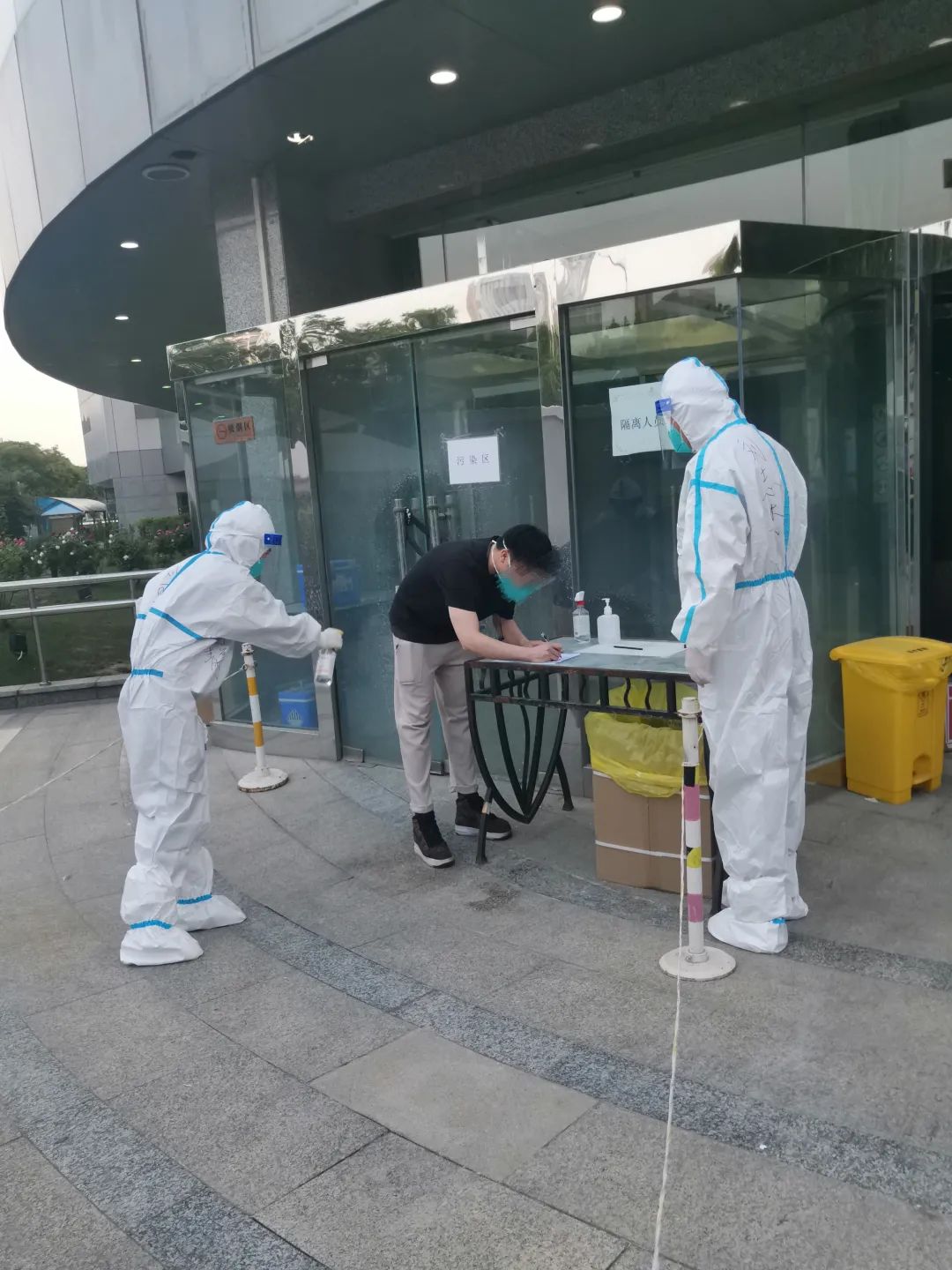 走下手术台，走进医学观察点，用专业和温情为我们护航 2.jpg