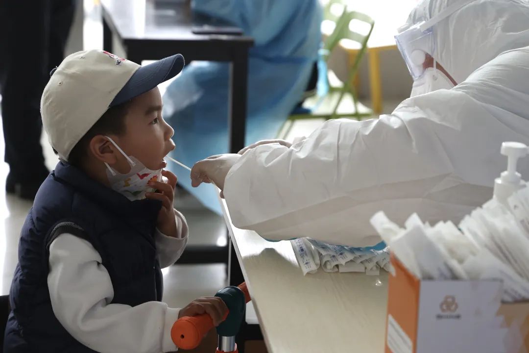 实探经开区常态化核酸检测点:遛个弯您就能做! 11.jpg 实探经开区常态化核酸检测点:遛个弯您就能做! 11.jpg