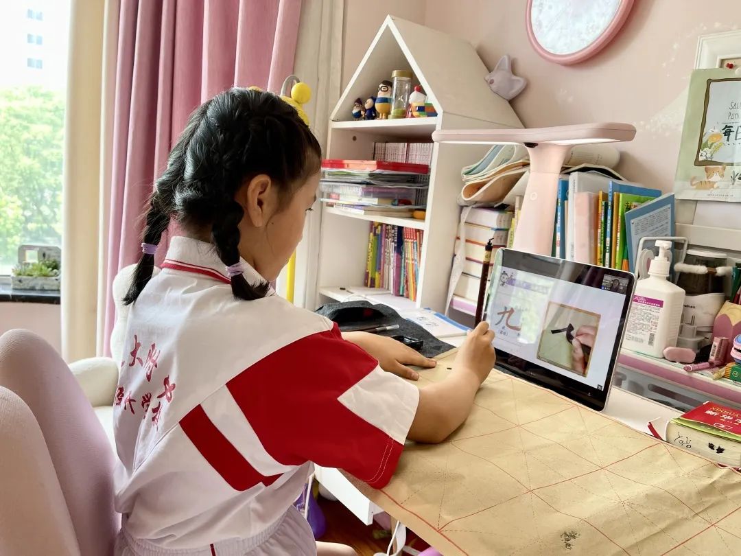 停课不停学!直击亦城学子的云端学习生活3.jpg 停课不停学!直击亦城学子的云端学习生活3.jpg