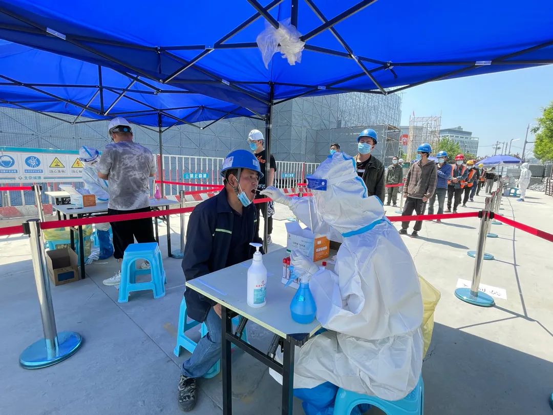 一个都不能少!北京经开区核酸检测现场直击6.jpg