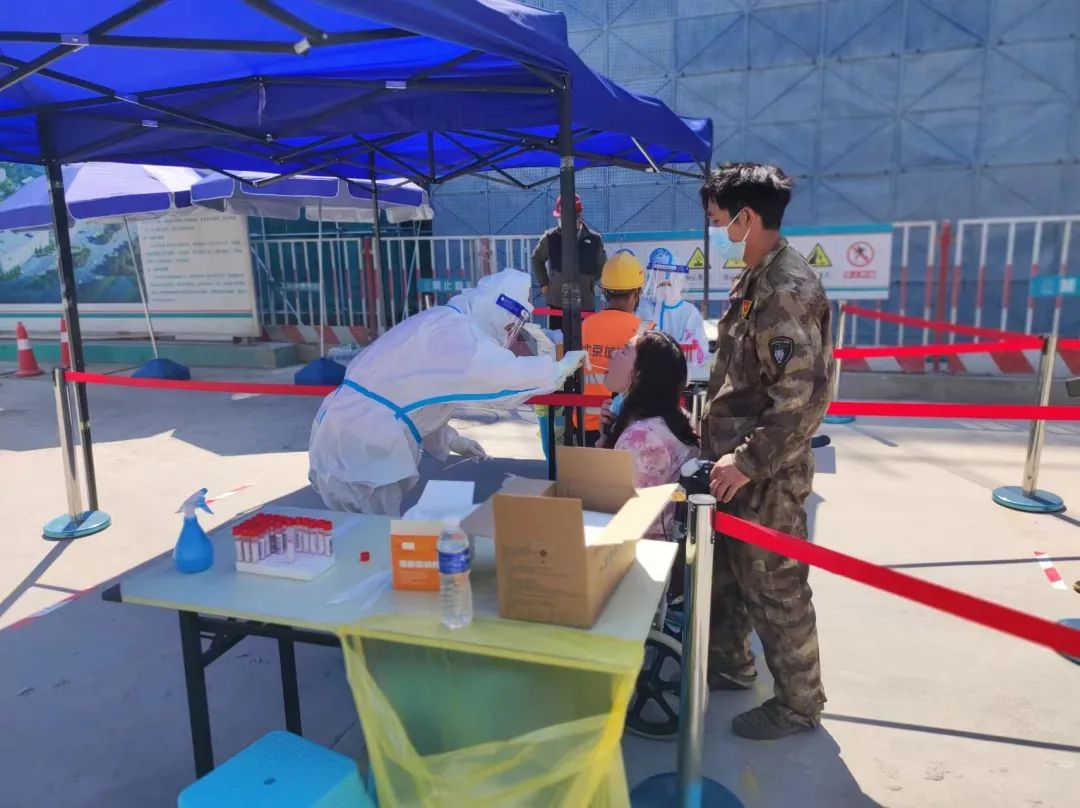 一个都不能少!北京经开区核酸检测现场直击8.jpg