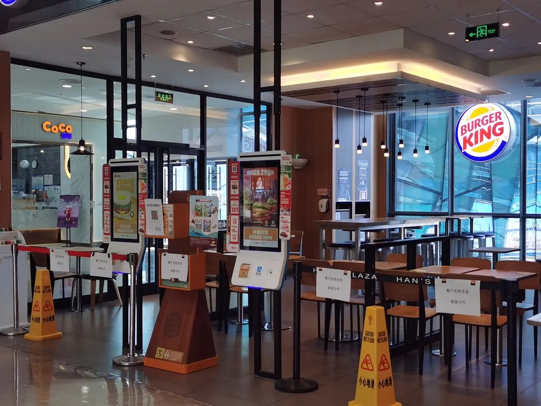 市民积极亮“证明”,记者探访商超查验48小时核酸检测结果5.jpg 市民积极亮“证明”,记者探访商超查验48小时核酸检测结果5.jpg