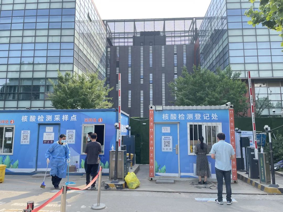 现场直击！端午假期的经开区核酸检测采样点是这样的3.jpg