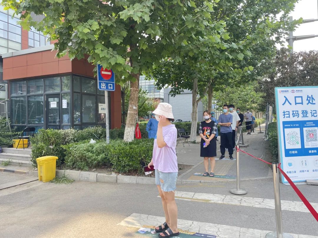 现场直击！端午假期的经开区核酸检测采样点是这样的4.jpg