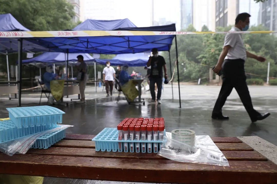 风雨无阻，众志成城！今天的核酸检测现场是这样的4.jpg