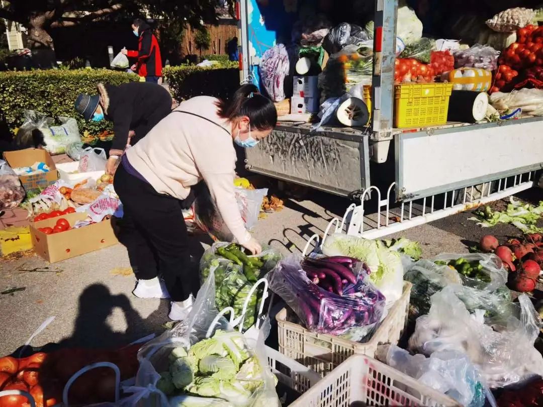 “蔬菜直通车”开进家门口,踏实了!2.jpg