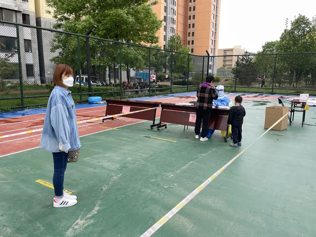 增近百点位，排队两米线！直击经开区第二轮核酸检测现场9.jpg