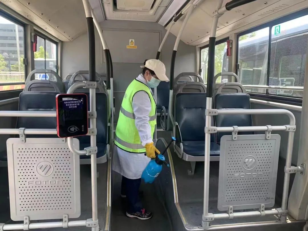 放心坐!北京经开区公交车“一趟一消毒”,让您出行妥妥的.jpg