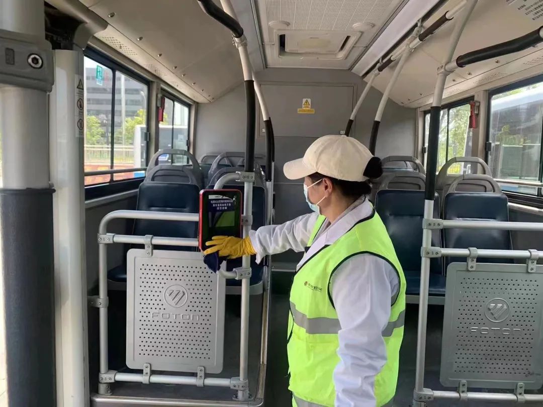 放心坐!北京经开区公交车“一趟一消毒”,让您出行妥妥的2.jpg