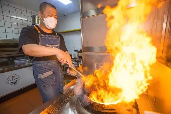 疫情之下,北京经开区餐饮店的创新生存法则.jpg 疫情之下,北京经开区餐饮店的创新生存法则.jpg