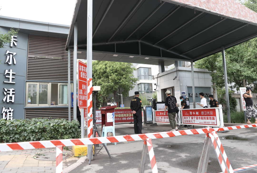 安心!记者实地探访经开区临时封管控小区,有序、有爱、有力度!.png