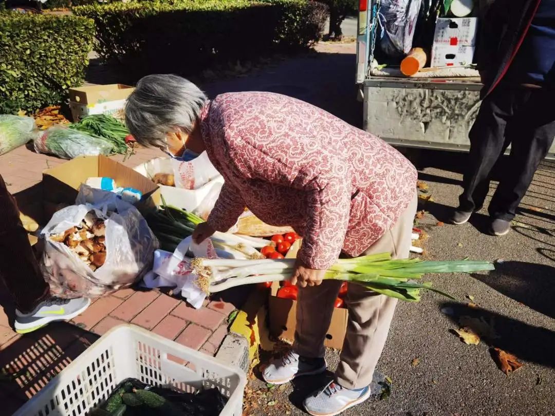 “蔬菜直通车”开进家门口,踏实了!8.jpg “蔬菜直通车”开进家门口,踏实了!8.jpg