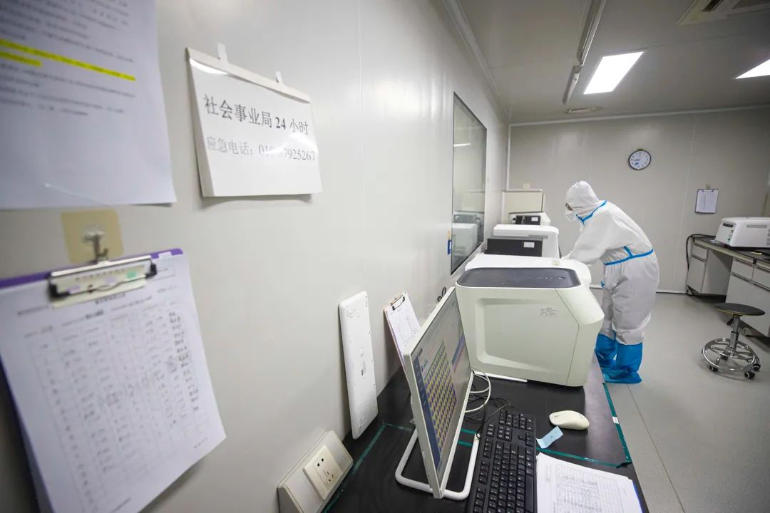 记者探访实验室！揭秘核酸检测报告出炉全过程12.jpg