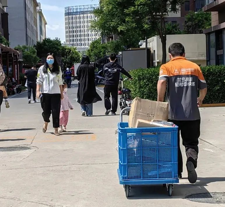 经开区科创家园二期解封首日:守住来之不易的成果5.jpg 经开区科创家园二期解封首日:守住来之不易的成果5.jpg