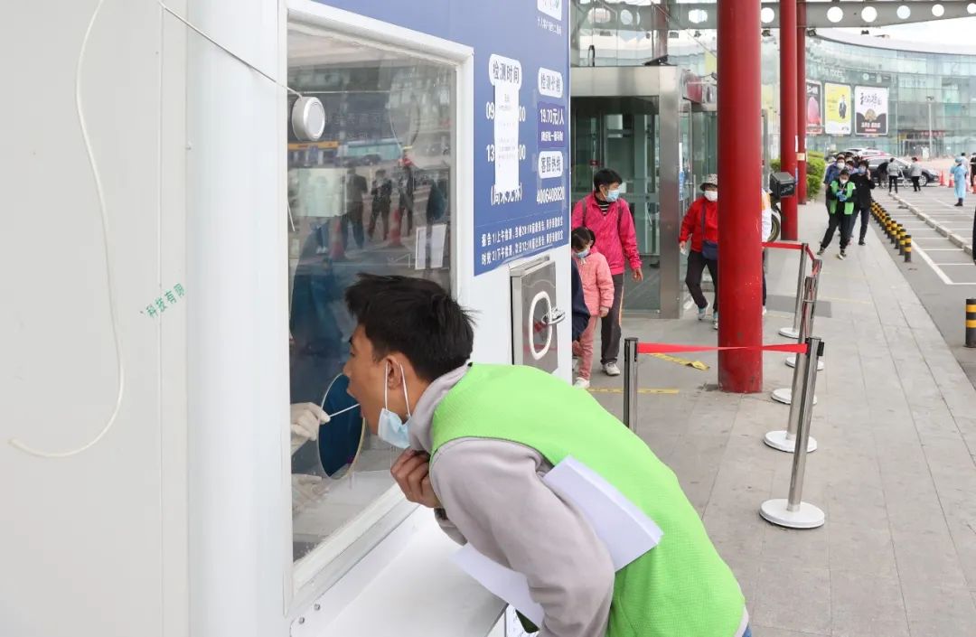 实探经开区常态化核酸检测点：遛个弯您就能做！ 9.jpg