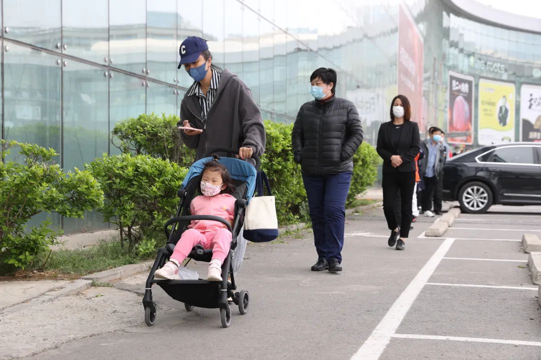 实探经开区常态化核酸检测点：遛个弯您就能做！ 8.jpg