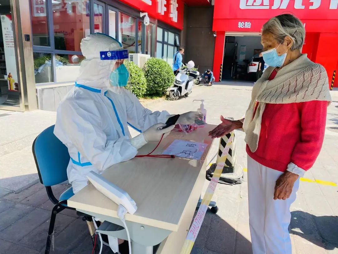 “燃”!看抗疫一线那些熠熠闪光的青春力量.jpg “燃”!看抗疫一线那些熠熠闪光的青春力量.jpg