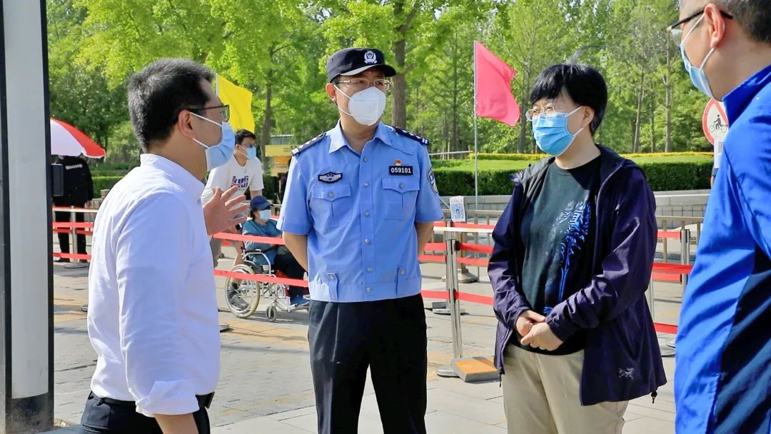 杨秀玲“四不两直”检查疫情防控,强调要将“快严准实”坚持到底,一鼓作气打赢这场硬仗.jpg 杨秀玲“四不两直”检查疫情防控,强调要将“快严准实”坚持到底,一鼓作气打赢这场硬仗.jpg