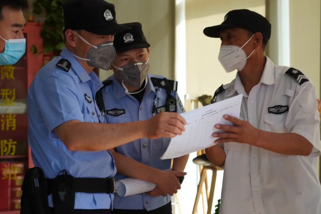 应查尽查,立即整改!经开区两街道疫情防控网格化排查进行时.jpg 应查尽查,立即整改!经开区两街道疫情防控网格化排查进行时.jpg