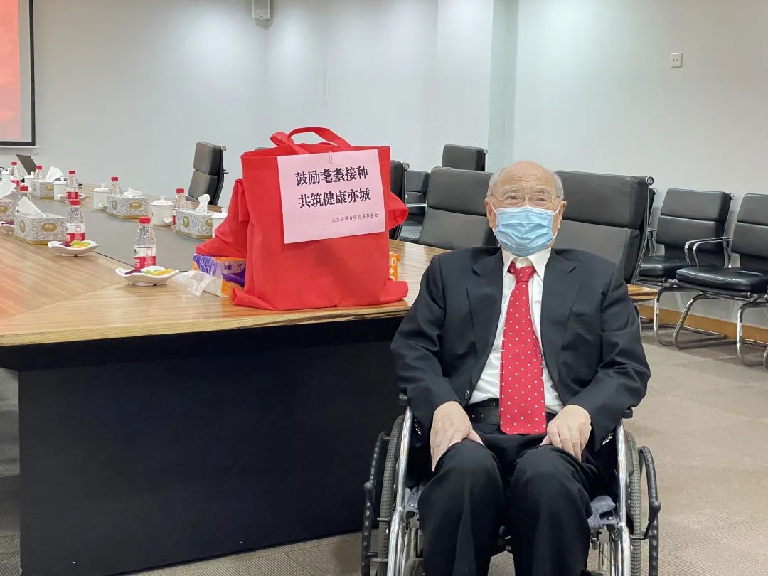 91岁陆道培院士在经开区接种第二针新冠疫苗3.jpg 91岁陆道培院士在经开区接种第二针新冠疫苗3.jpg