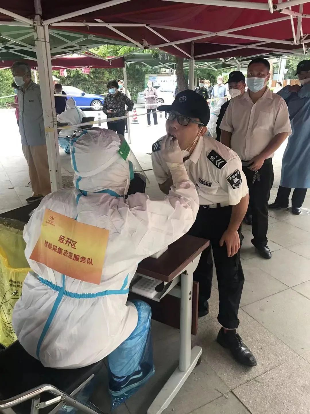 核酸检测再添生力军!经开区近90位核酸采样志愿者上岗啦!2.jpg 核酸检测再添生力军!经开区近90位核酸采样志愿者上岗啦!2.jpg