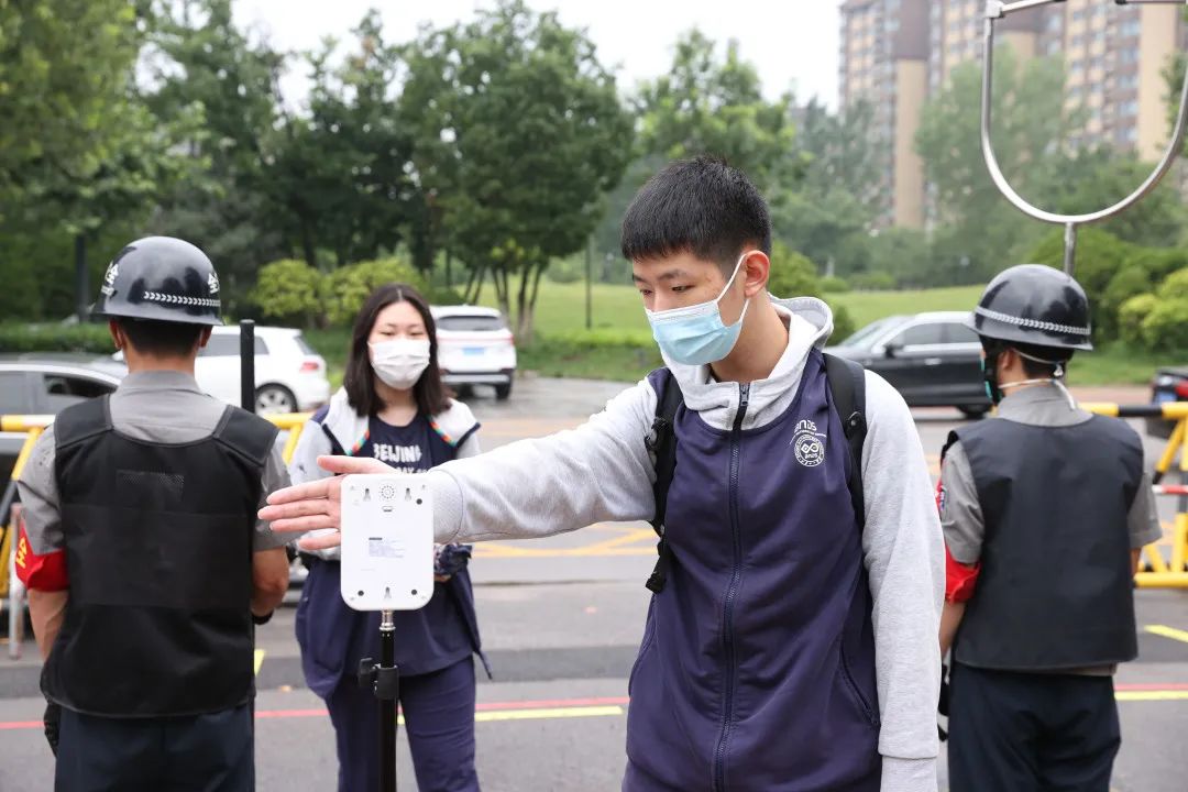 初二返校日:保持防疫“阵型” !全力迎战“小中考”4.jpg