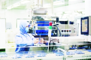 同仁堂科技亦庄分厂 全面复工 加急赶制防疫药.jpg 同仁堂科技亦庄分厂 全面复工 加急赶制防疫药.jpg