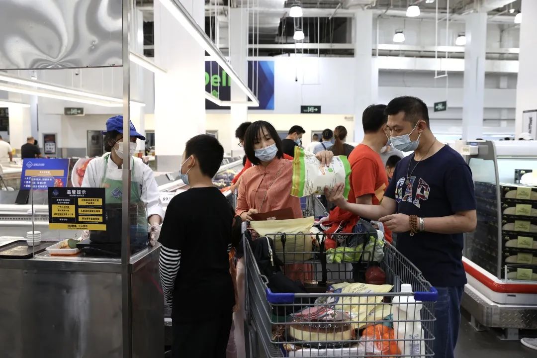 货丰价稳人气旺!现场直击北京经开区全力保障国庆假期市场供应.jpeg 货丰价稳人气旺!现场直击北京经开区全力保障国庆假期市场供应.jpeg