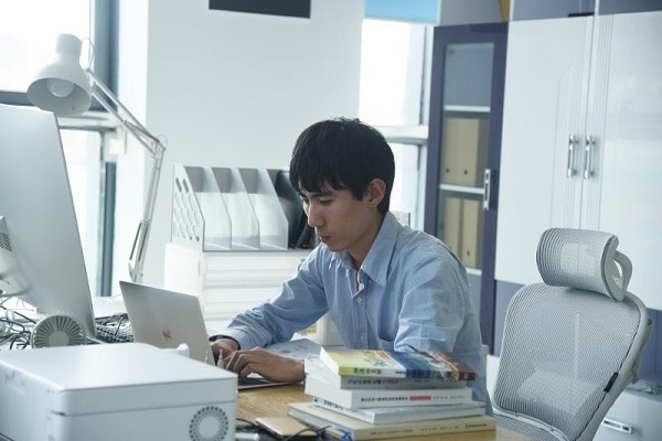 史晓刚1 - 副本.jpg 史晓刚1 - 副本.jpg