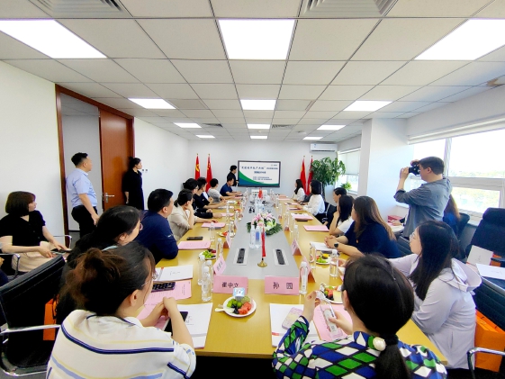 上下游企业及多家医院代表参加了“党建链串起产业链”专场活动.jpg