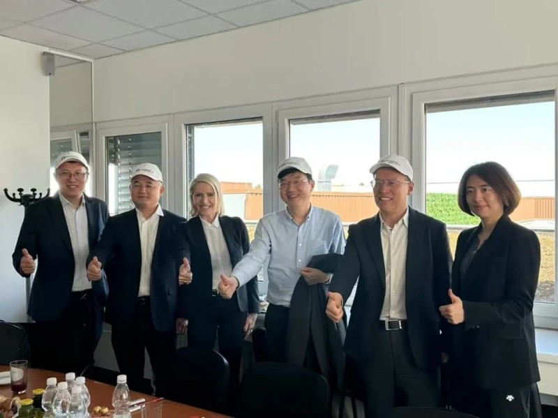 北京亦庄“招商天团”向全球抛出“橄榄枝”.jpg 北京亦庄“招商天团”向全球抛出“橄榄枝”.jpg