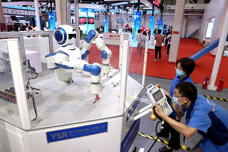 产经场 推出新品加速国产替代 创新应用场景达成多个首创 经开区12家企业参展世界机器人大会2.jpg