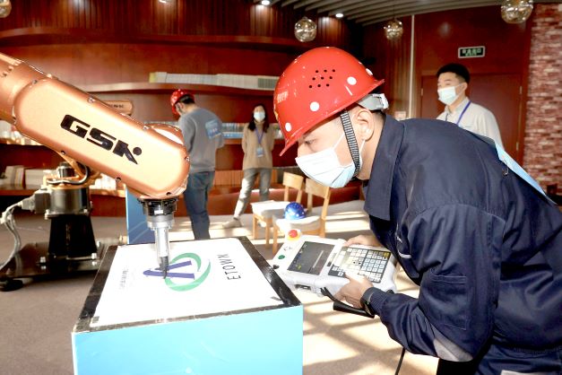 “放管服”改革改出“新成果”职业技能等级认定企业说了算2.jpg “放管服”改革改出“新成果”职业技能等级认定企业说了算2.jpg