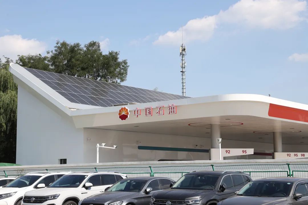 京津冀地区首座“碳中和加油站”落户!经开区“双碳”行动踏浪而行3.jpg 京津冀地区首座“碳中和加油站”落户!经开区“双碳”行动踏浪而行3.jpg