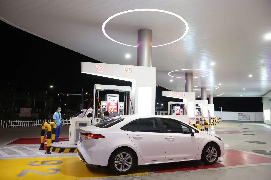 京津冀地区首座“碳中和加油站”落户!经开区“双碳”行动踏浪而行6.jpg 京津冀地区首座“碳中和加油站”落户!经开区“双碳”行动踏浪而行6.jpg