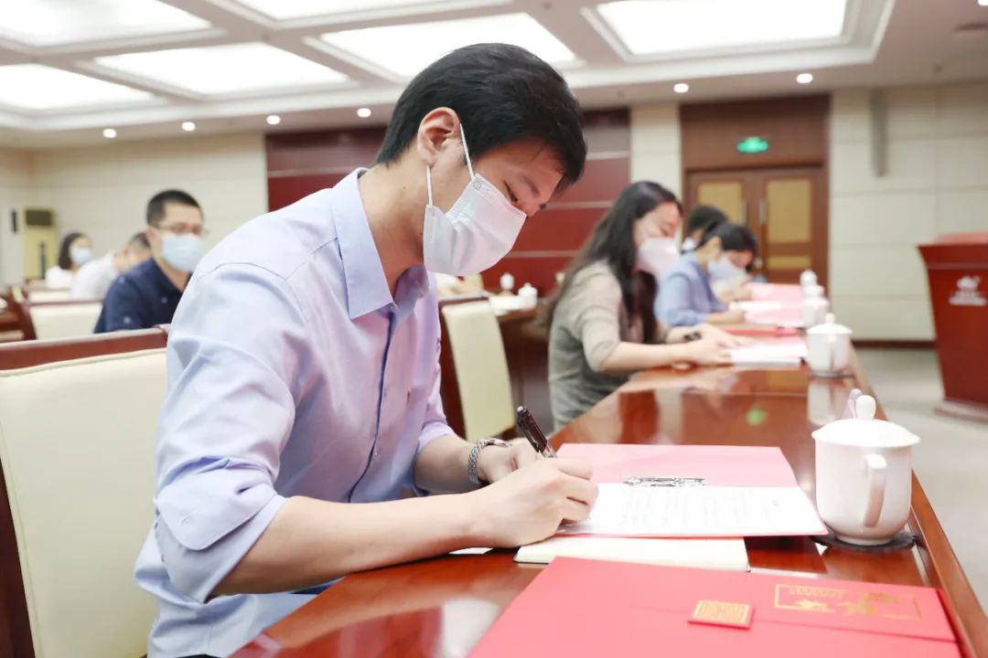 北京经开区行政审批改革进入“1时代”！ 帮企业一件事一个人一次办5.jpg