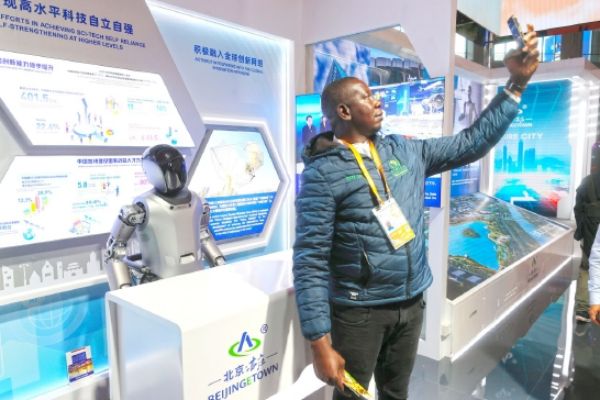 北京亦庄再次代表国家级经开区亮相进博会 (3).jpg 北京亦庄再次代表国家级经开区亮相进博会 (3).jpg